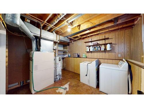 144 Seven Persons Crescent Sw, Medicine Hat, AB - Indoor Photo Showing Laundry Room