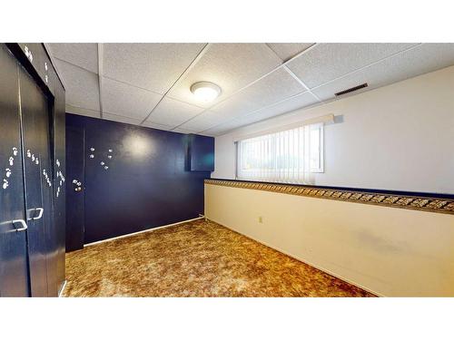 144 Seven Persons Crescent Sw, Medicine Hat, AB - Indoor Photo Showing Other Room