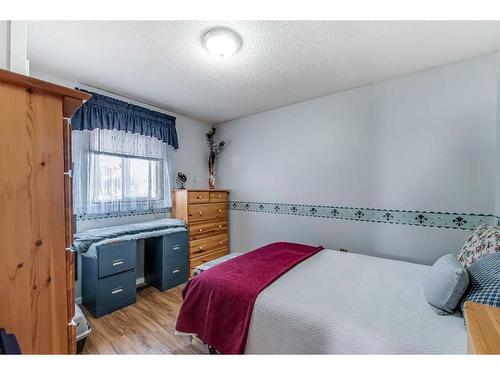 106 2 Street Se, Redcliff, AB - Indoor Photo Showing Bedroom