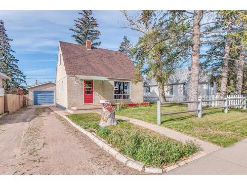 106 2 Street Se, Redcliff, AB - Outdoor