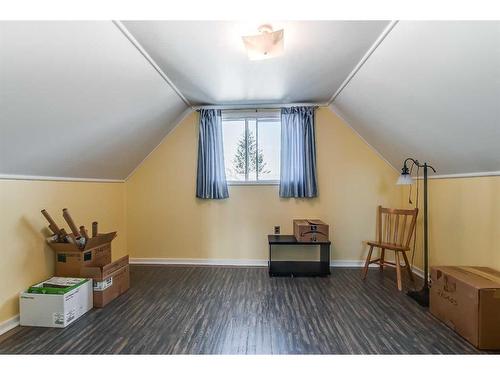 106 2 Street Se, Redcliff, AB - Indoor Photo Showing Other Room