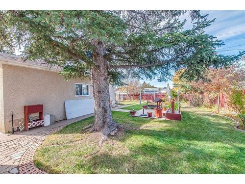 106 2 Street Se, Redcliff, AB - Outdoor