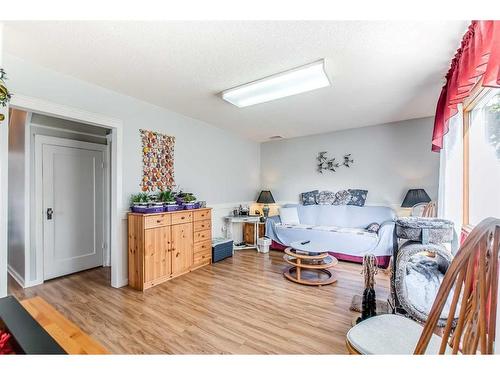 106 2 Street Se, Redcliff, AB - Indoor