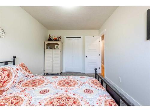 143 1A Avenue Ne, Medicine Hat, AB - Indoor Photo Showing Bedroom