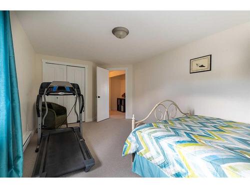 143 1A Avenue Ne, Medicine Hat, AB - Indoor Photo Showing Bedroom