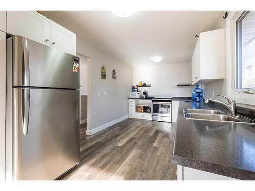 143 1A Avenue Ne, Medicine Hat, AB - Indoor Photo Showing Kitchen With Double Sink