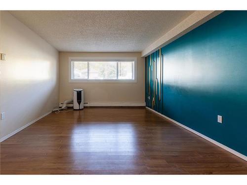 105-130A 2 Street Ne, Medicine Hat, AB - Indoor Photo Showing Other Room