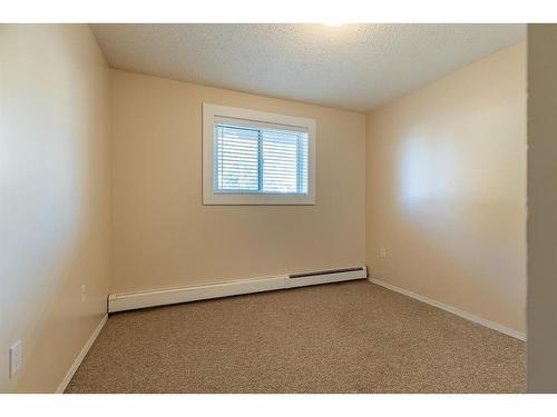 105-130A 2 Street Ne, Medicine Hat, AB - Indoor Photo Showing Other Room