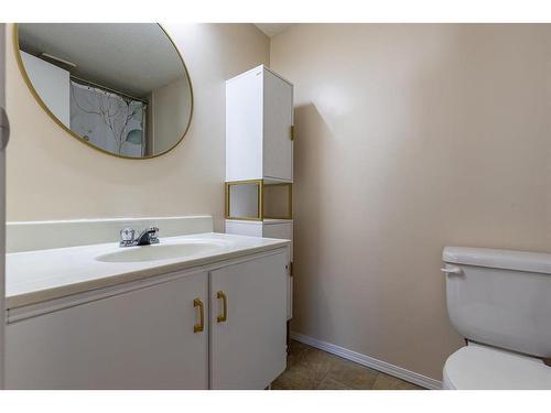 105-130A 2 Street Ne, Medicine Hat, AB - Indoor Photo Showing Bathroom