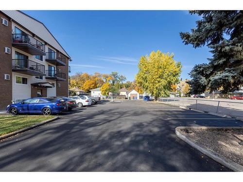 105-130A 2 Street Ne, Medicine Hat, AB - Outdoor