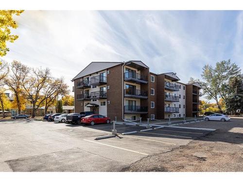 105-130A 2 Street Ne, Medicine Hat, AB - Outdoor With Facade