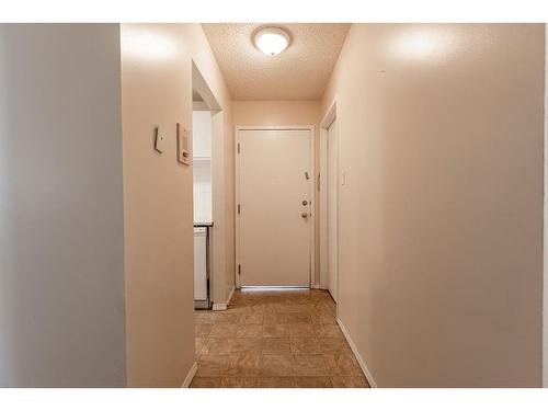 105-130A 2 Street Ne, Medicine Hat, AB - Indoor Photo Showing Other Room