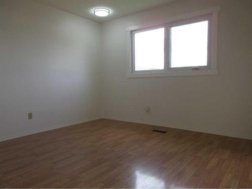 47 Clark Crescent Se, Medicine Hat, AB - Indoor Photo Showing Other Room