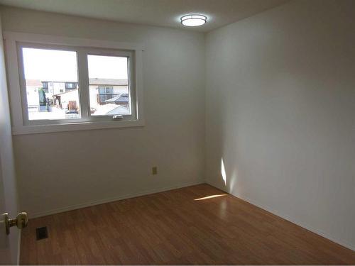 47 Clark Crescent Se, Medicine Hat, AB - Indoor Photo Showing Other Room