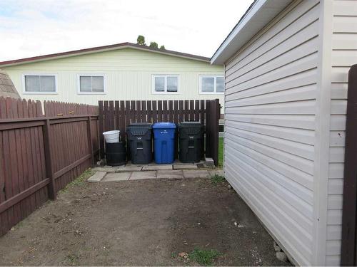 47 Clark Crescent Se, Medicine Hat, AB - Outdoor With Exterior