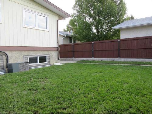 47 Clark Crescent Se, Medicine Hat, AB - Outdoor