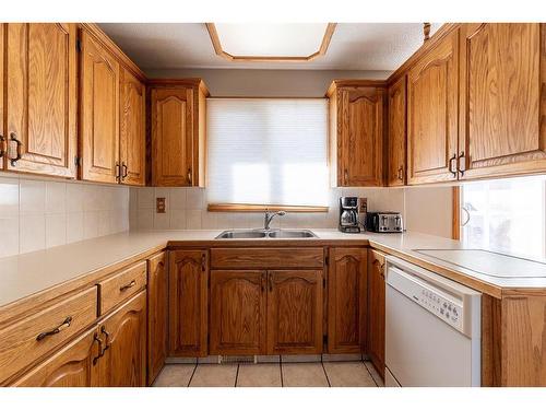 2371 24 Street Se, Medicine Hat, AB - Indoor Photo Showing Kitchen With Double Sink