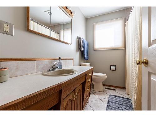 2371 24 Street Se, Medicine Hat, AB - Indoor Photo Showing Bathroom