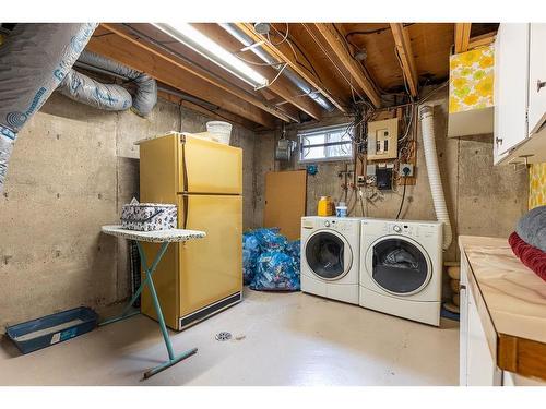 2371 24 Street Se, Medicine Hat, AB - Indoor Photo Showing Laundry Room