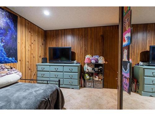 2371 24 Street Se, Medicine Hat, AB - Indoor Photo Showing Bedroom