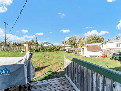 421 4 Street, Suffield, AB - Outdoor With Deck Patio Veranda