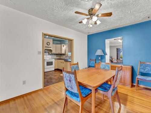 455 Connaught Drive Sw, Medicine Hat, AB - Indoor Photo Showing Dining Room