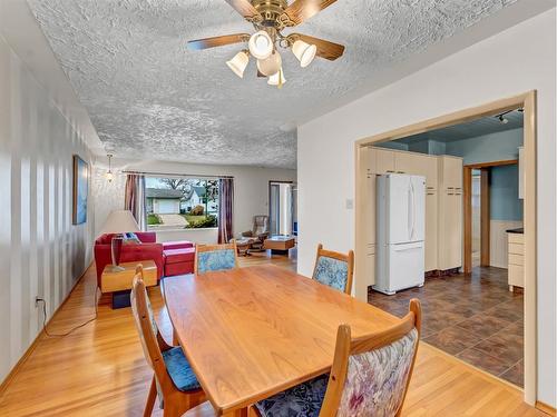 455 Connaught Drive Sw, Medicine Hat, AB - Indoor Photo Showing Dining Room