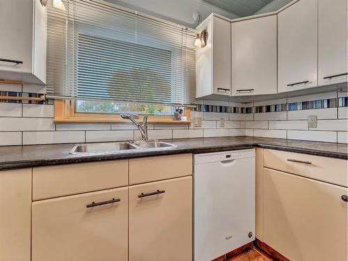 455 Connaught Drive Sw, Medicine Hat, AB - Indoor Photo Showing Kitchen With Double Sink