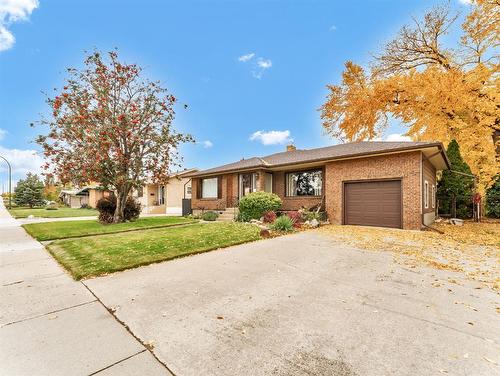 455 Connaught Drive Sw, Medicine Hat, AB - Outdoor With Facade