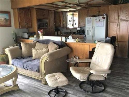 4880 Gershaw Drive Sw, Medicine Hat, AB - Indoor Photo Showing Living Room