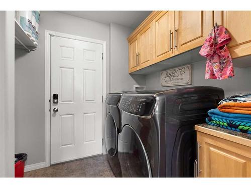 438 Vista Drive Se, Medicine Hat, AB - Indoor Photo Showing Laundry Room