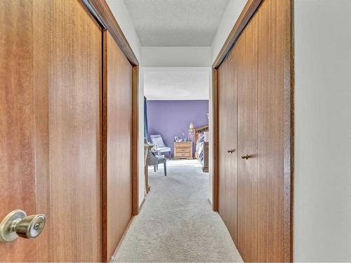 1294 Parkview Drive Ne, Medicine Hat, AB - Indoor Photo Showing Other Room