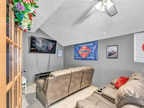 1294 Parkview Drive Ne, Medicine Hat, AB - Indoor Photo Showing Other Room