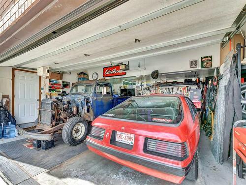 1294 Parkview Drive Ne, Medicine Hat, AB - Indoor Photo Showing Garage