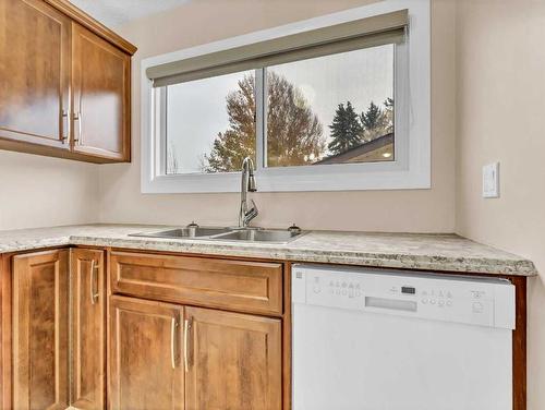 2185 Hawke Crescent Ne, Medicine Hat, AB - Indoor Photo Showing Kitchen With Double Sink