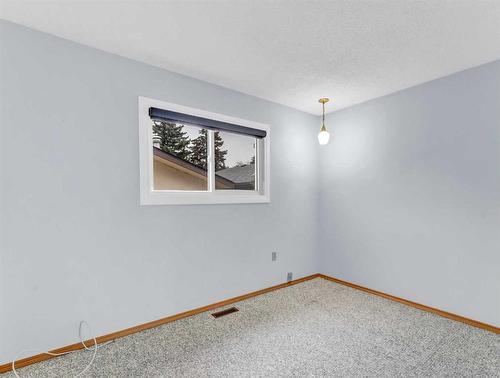 2185 Hawke Crescent Ne, Medicine Hat, AB - Indoor Photo Showing Other Room