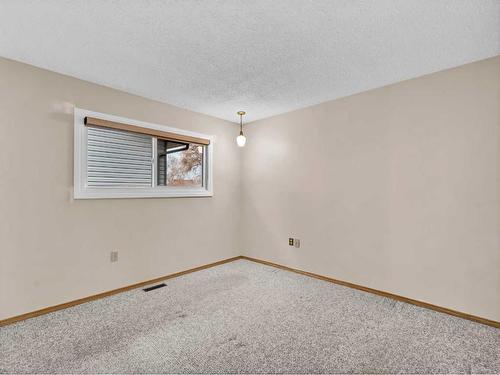 2185 Hawke Crescent Ne, Medicine Hat, AB - Indoor Photo Showing Other Room