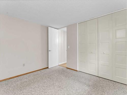 2185 Hawke Crescent Ne, Medicine Hat, AB - Indoor Photo Showing Other Room