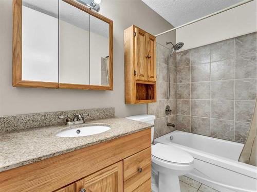 2185 Hawke Crescent Ne, Medicine Hat, AB - Indoor Photo Showing Bathroom