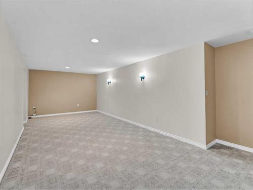 2185 Hawke Crescent Ne, Medicine Hat, AB - Indoor Photo Showing Other Room