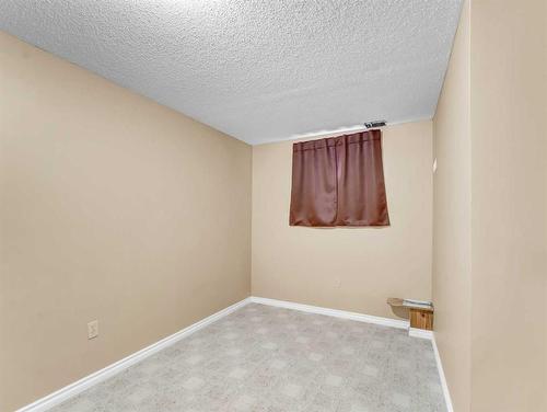 2185 Hawke Crescent Ne, Medicine Hat, AB - Indoor Photo Showing Other Room