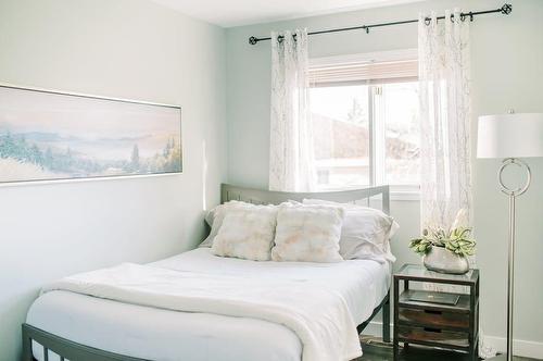 51 Kemp Avenue, Red Deer, AB - Indoor Photo Showing Bedroom