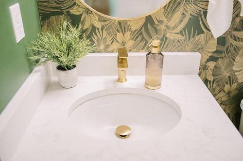 51 Kemp Avenue, Red Deer, AB - Indoor Photo Showing Bathroom