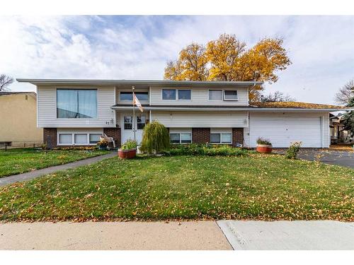 27 Craig Road Se, Medicine Hat, AB - Outdoor With Facade