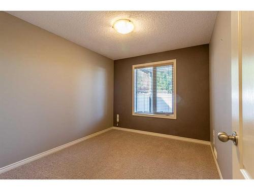 15 Sierra Lane Sw, Medicine Hat, AB - Indoor Photo Showing Other Room