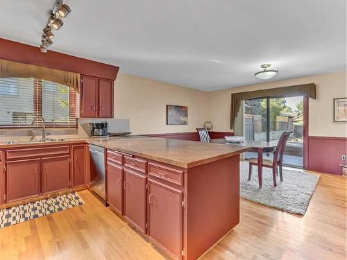 8 Ross View Place Se, Medicine Hat, AB - Indoor Photo Showing Kitchen With Double Sink