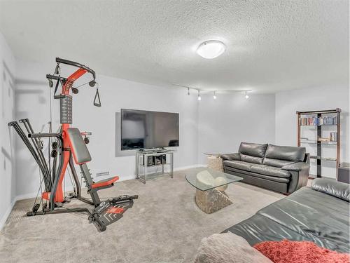 8 Ross View Place Se, Medicine Hat, AB - Indoor