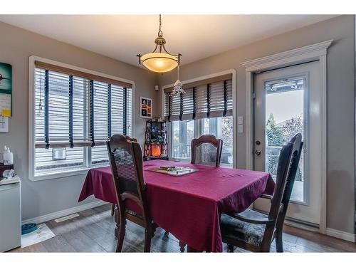 251 Hamptons Way Se, Medicine Hat, AB - Indoor Photo Showing Dining Room