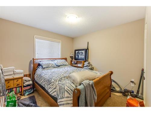 251 Hamptons Way Se, Medicine Hat, AB - Indoor Photo Showing Bedroom