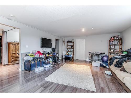 251 Hamptons Way Se, Medicine Hat, AB - Indoor Photo Showing Other Room